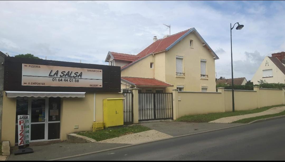 A 7 Minutes De L'Aeroport Cdg 1 Bed and Breakfast Thieux  Eksteriør billede